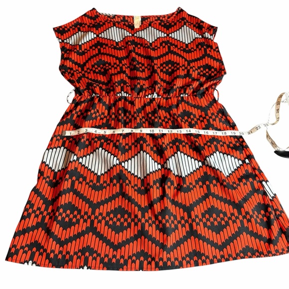 TINI LILI GEOMETRIC RED BLACK WHITE DRESS SIZE LARGE - Picture 6 of 9
